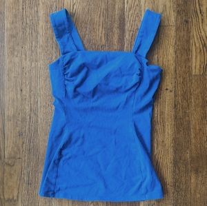 Square-neck fitted tank